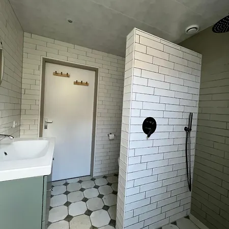 Pure Wellness Bungalows 52 Hottub بيت للعطل Ewijk