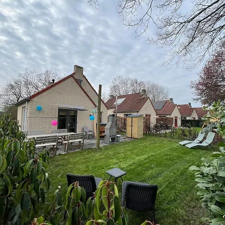 Pure Wellness Bungalows 52 Hottub