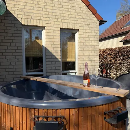 Pure Wellness Bungalows 52 Hottub *