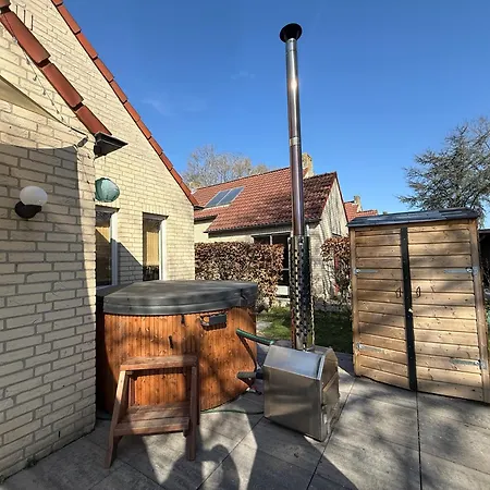 Pure Wellness Bungalows 52 Hottub